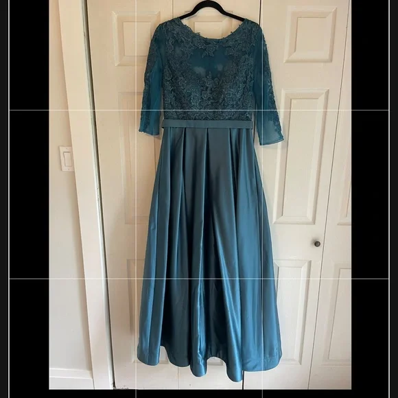 Beautiful dress - Picture 6 of 6